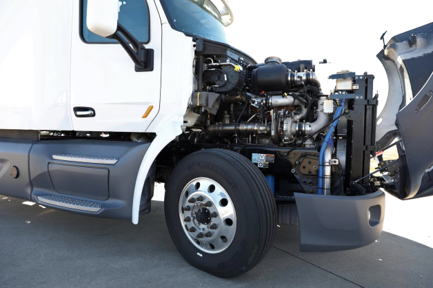 this image shows mobile truck repair company in Phoenix, Arizona